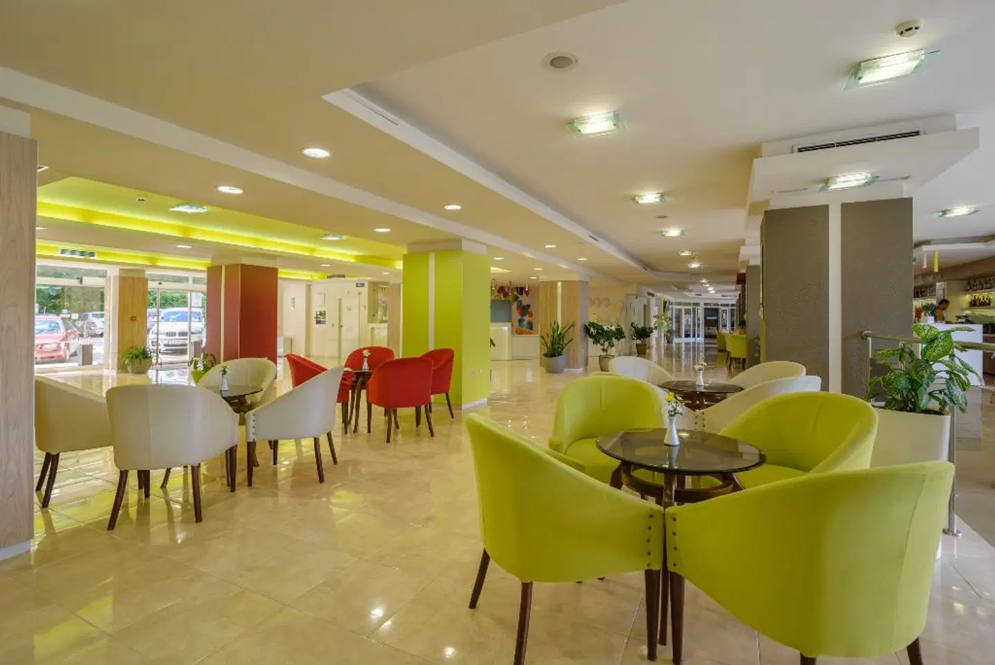 Madara Park Hotel Bar