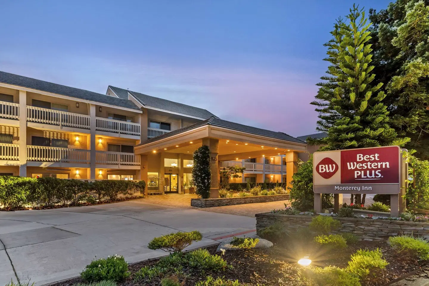 Best Western PLUS Monterey Inn EXTERIOR