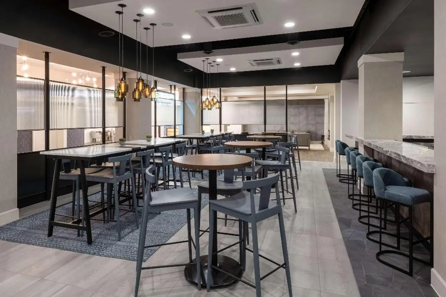 Holiday Inn Denver-Cherry Creek Bar