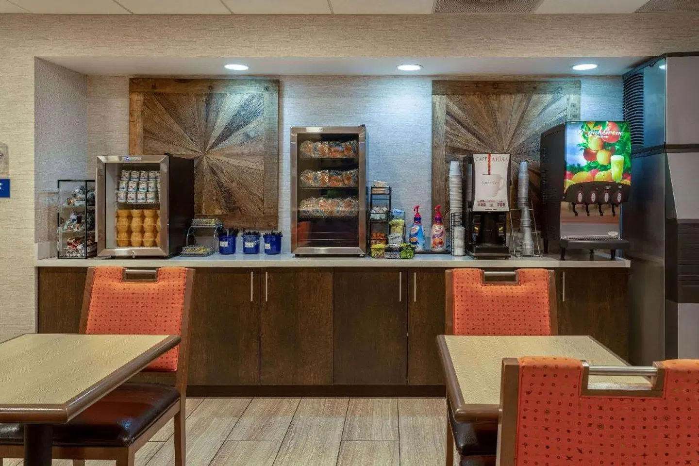 Days Inn & Suites by Wyndham Denver International Airport Bar