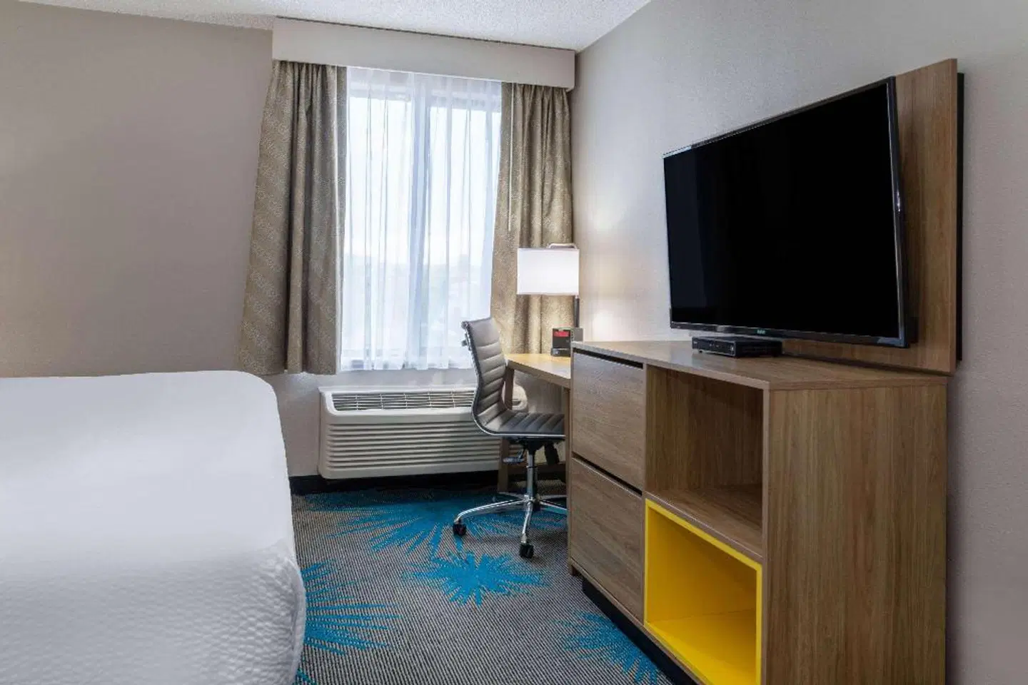 Days Inn & Suites by Wyndham Denver International Airport ROOM_EXAMPLE