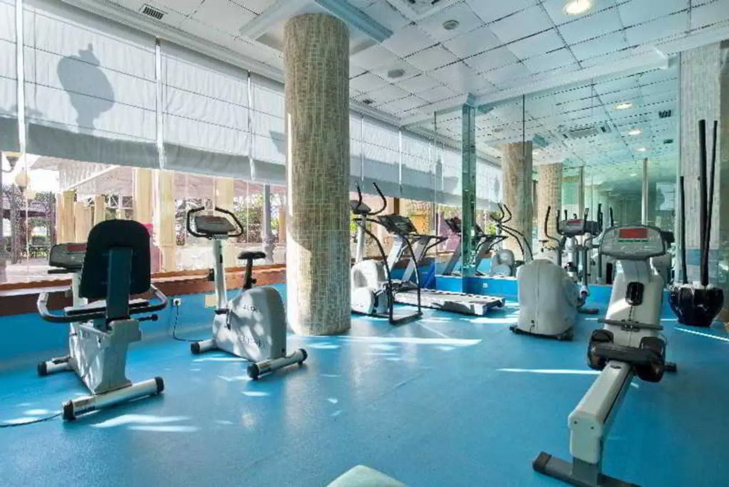 Hotel IPV Palace & Spa Hallenbad