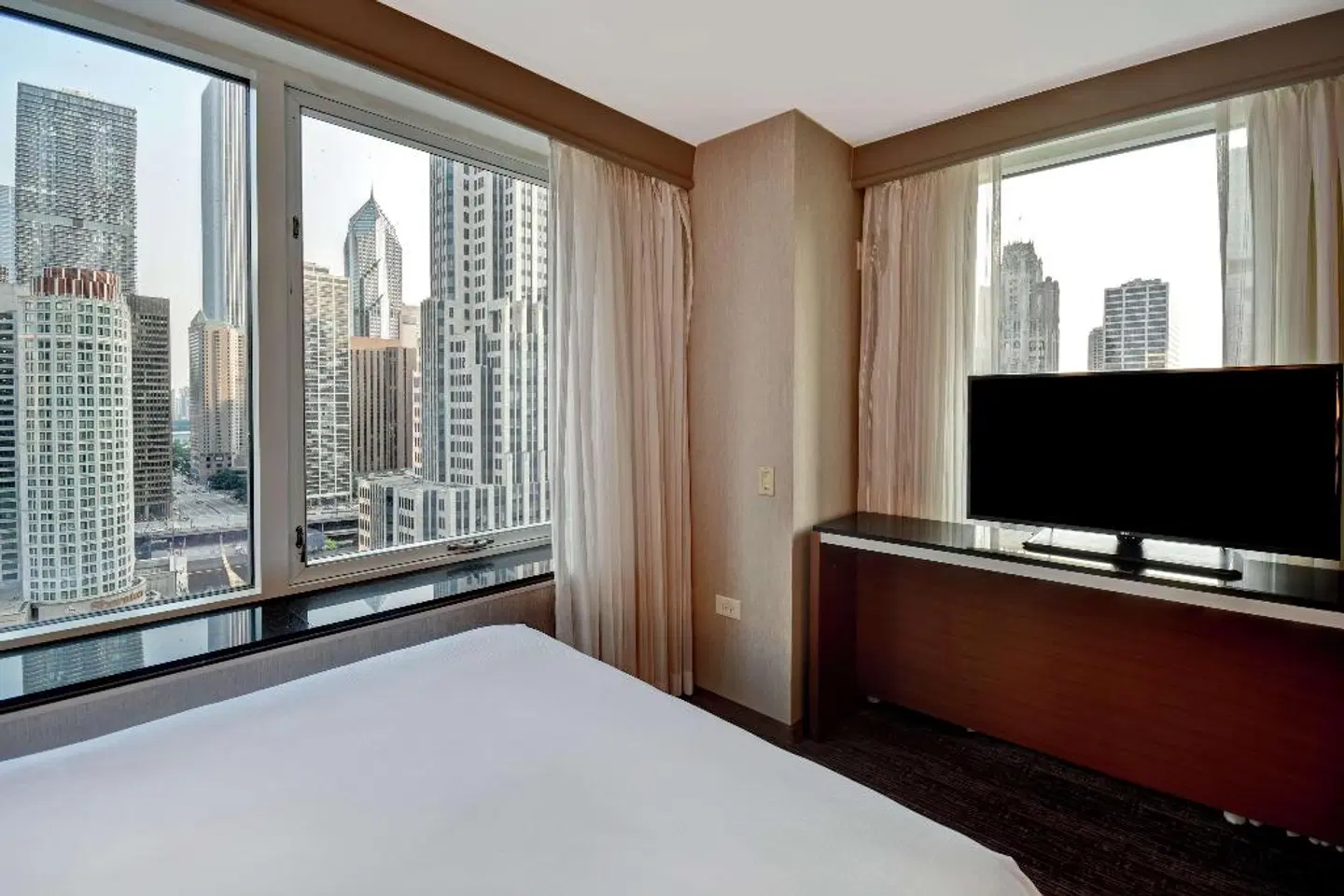 Embassy Suites by Hilton Chicago Downtown Magnificent Mile ROOM_EXAMPLE