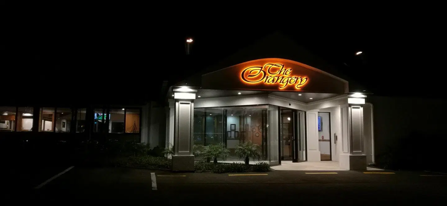 Plymouth International EXTERIOR