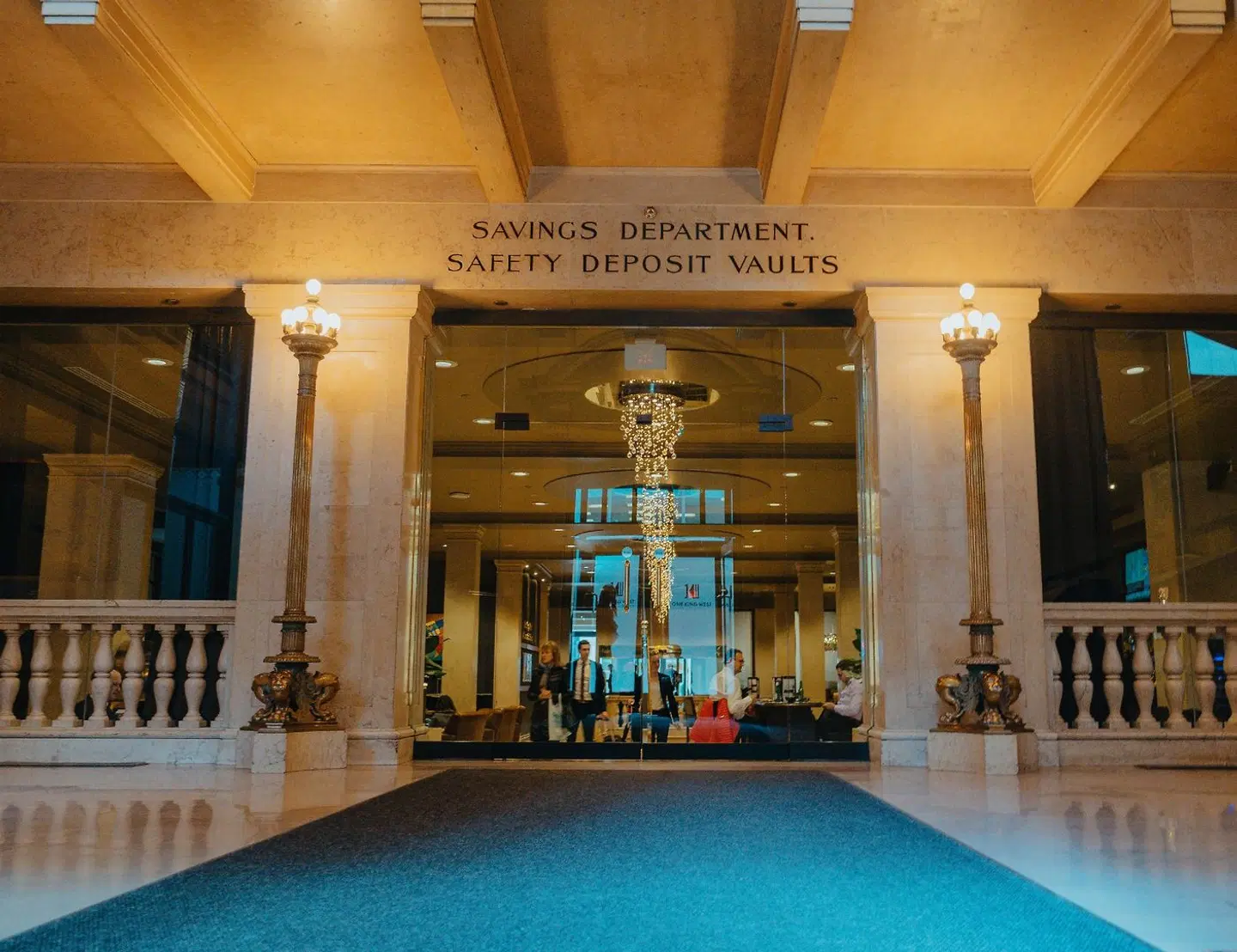 One King West Hotel & Residence LOUNGE_LOBBY