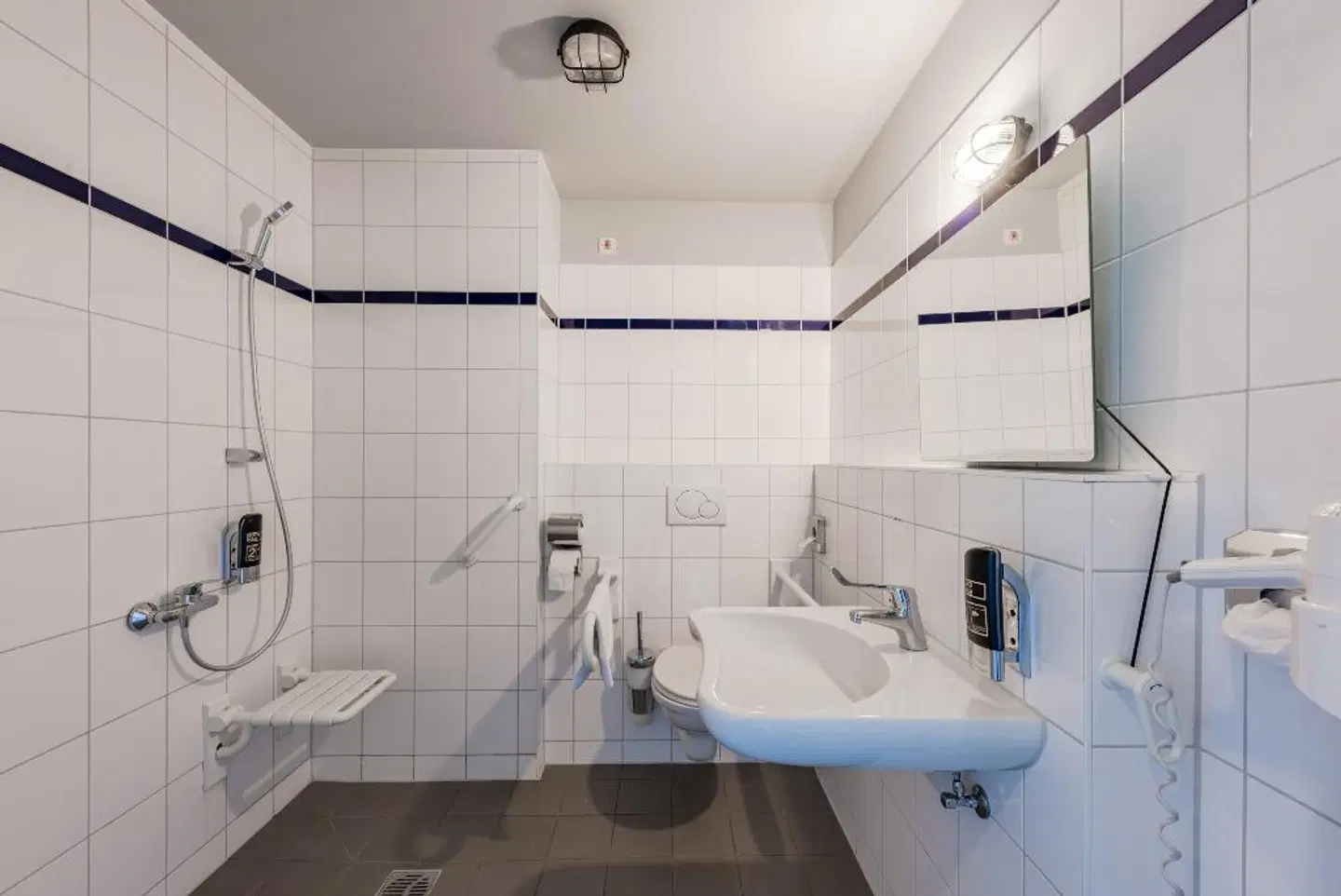 A & O Hamburg City Badezimmer