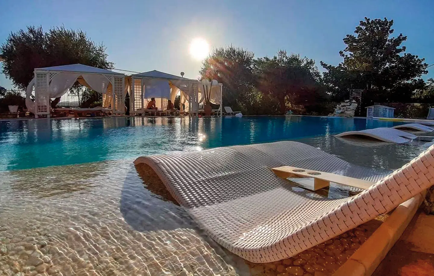 Nefeli OUTDOOR_POOL