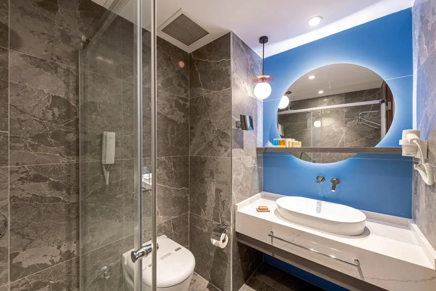 Oleander Beach Resort BATHROOM