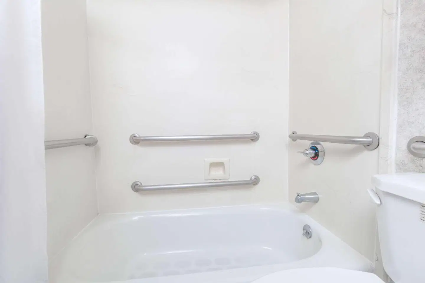 Days Inn by Wyndham Los Angeles LAX/VeniceBch/Marina DelRay Badezimmer