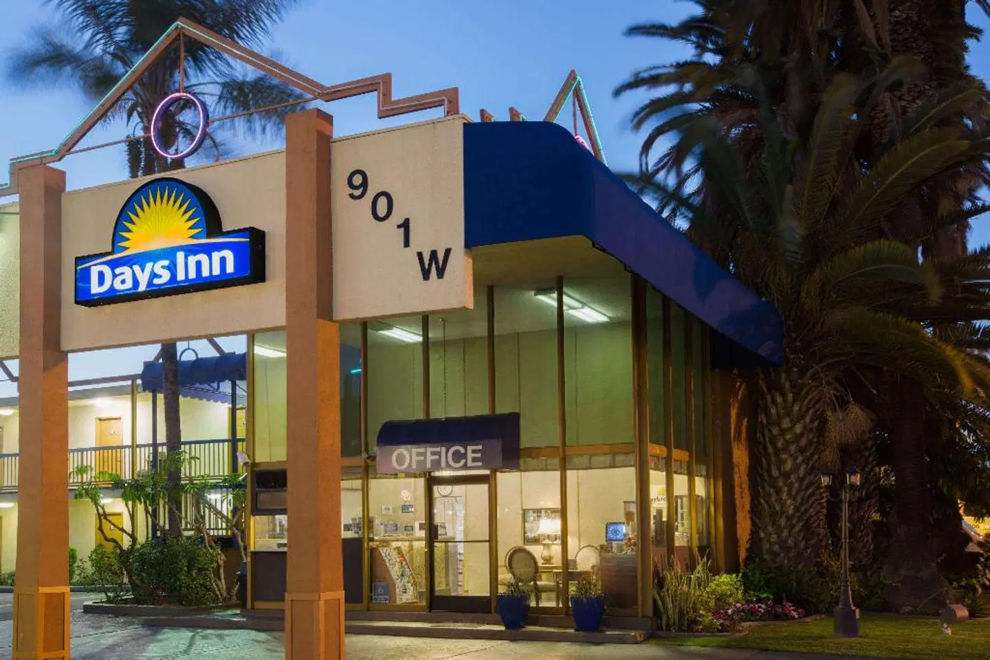 Days Inn by Wyndham Los Angeles LAX/VeniceBch/Marina DelRay EXTERIOR