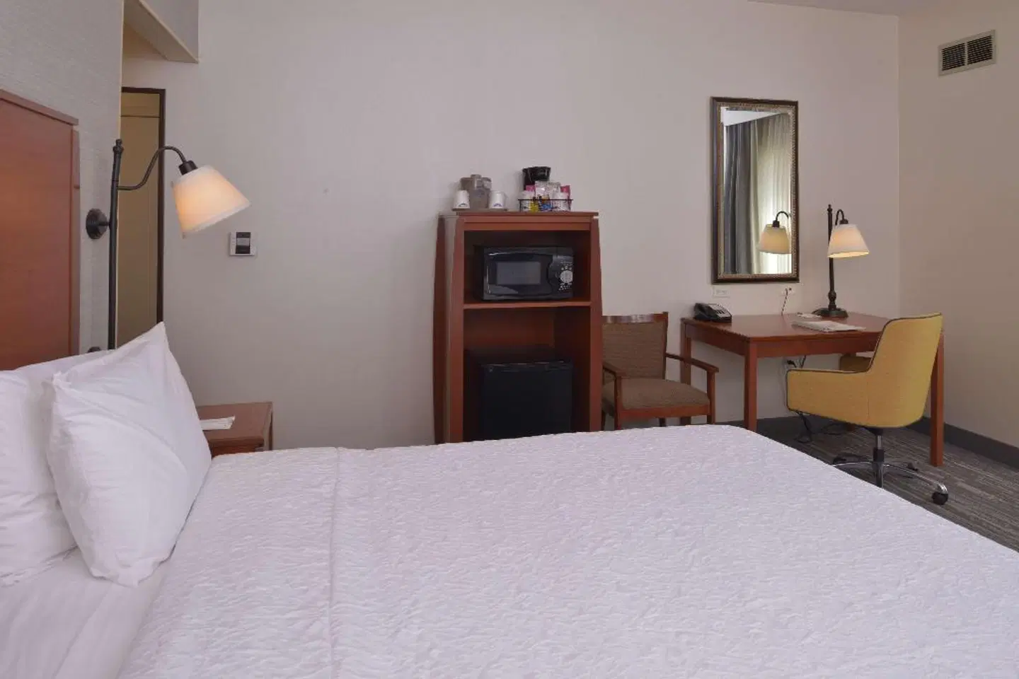 Hampton Inn & Suites Bakersfield North-Airport ROOM_EXAMPLE