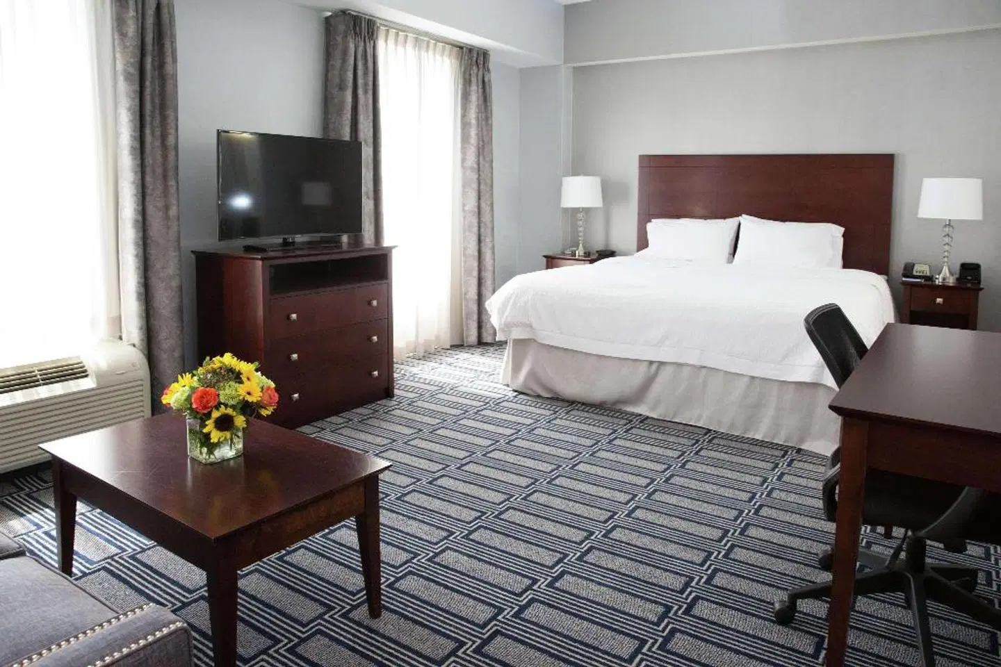 Hampton Inn & Suites Providence Downtown ROOM_EXAMPLE