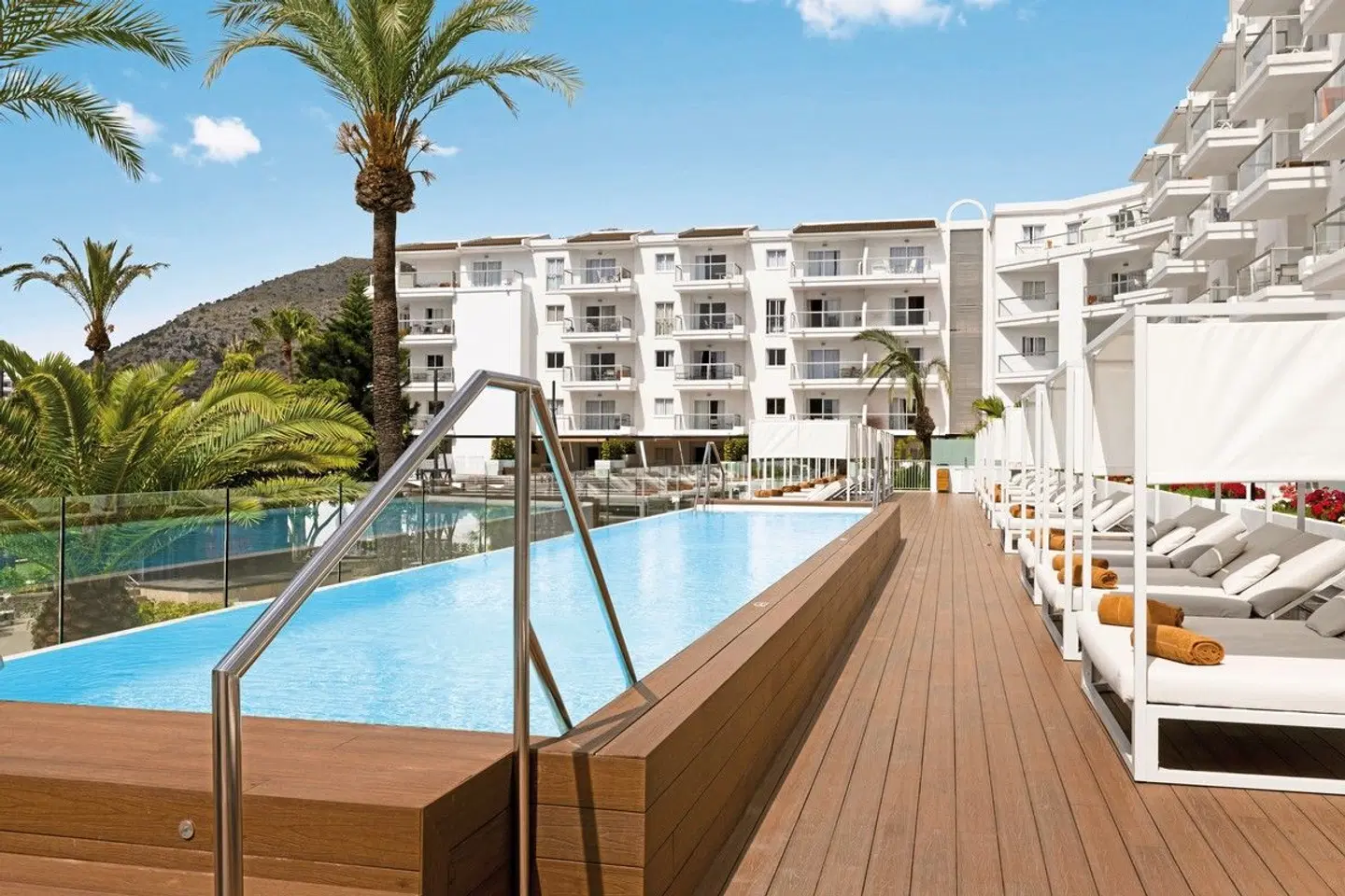 VIVA Sunrise OUTDOOR_POOL