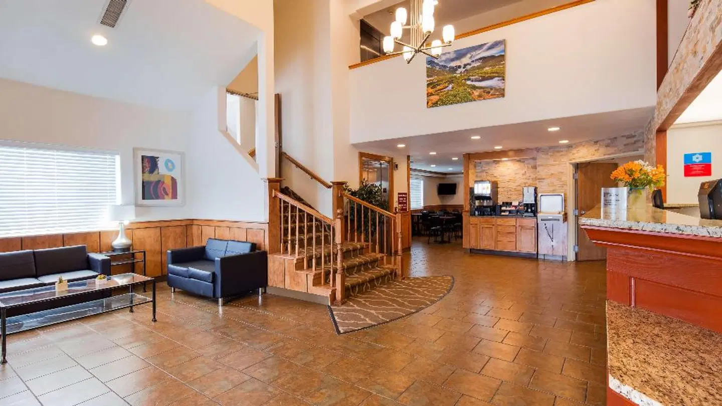 Best Western Plus Gardena Inn & Suites Bar