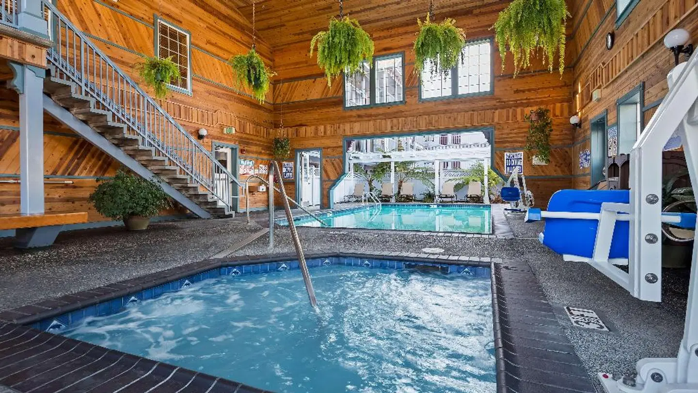 Best Western PLUS Bayshore Inn Hallenbad