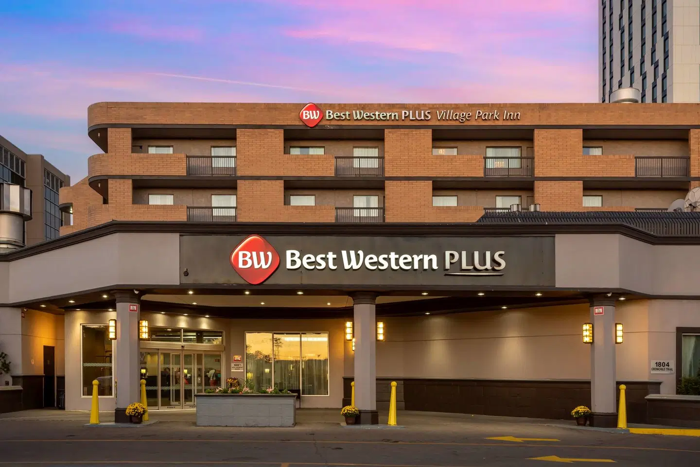 Best Western Plus Village Park Inn EXTERIOR