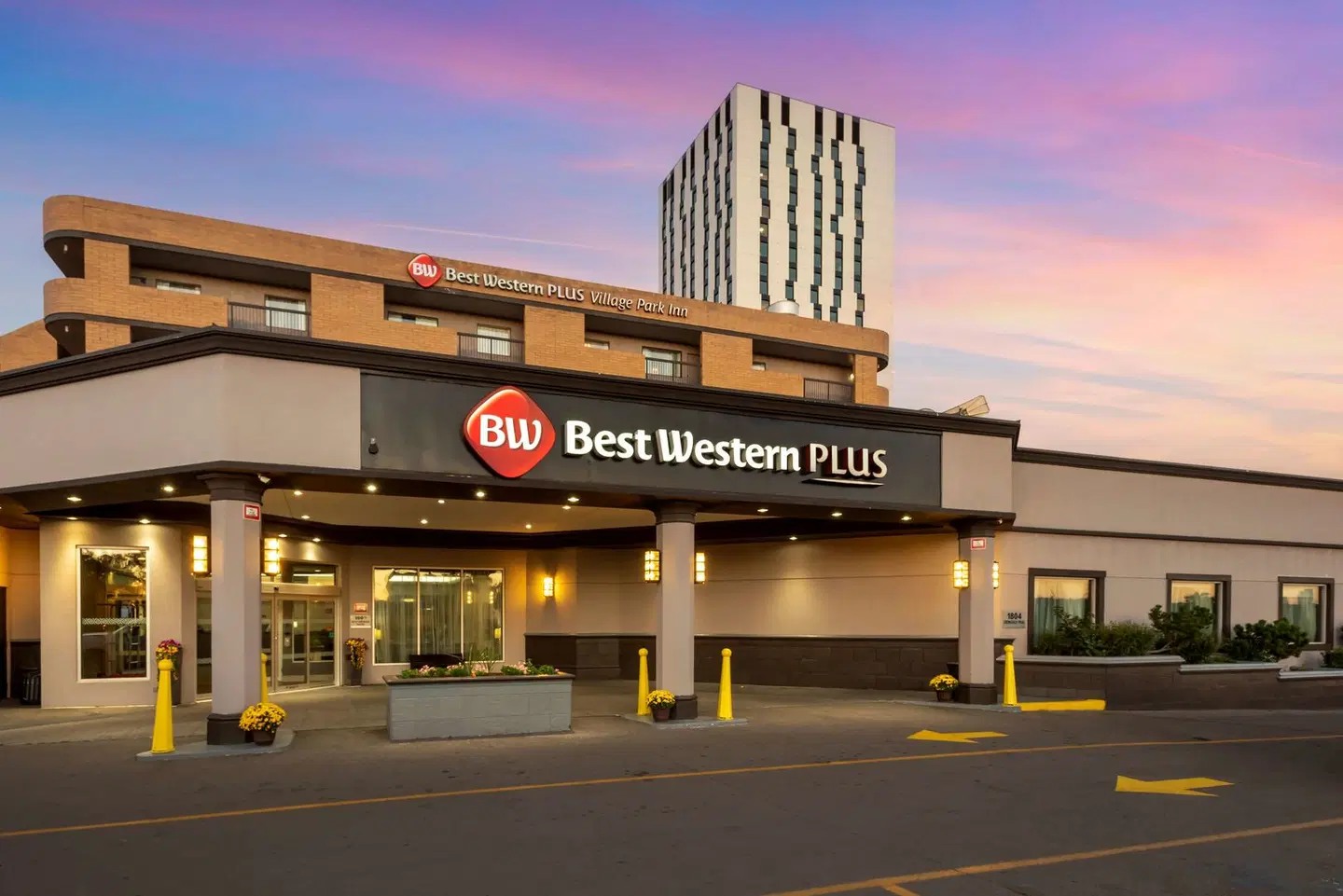 Best Western Plus Village Park Inn EXTERIOR