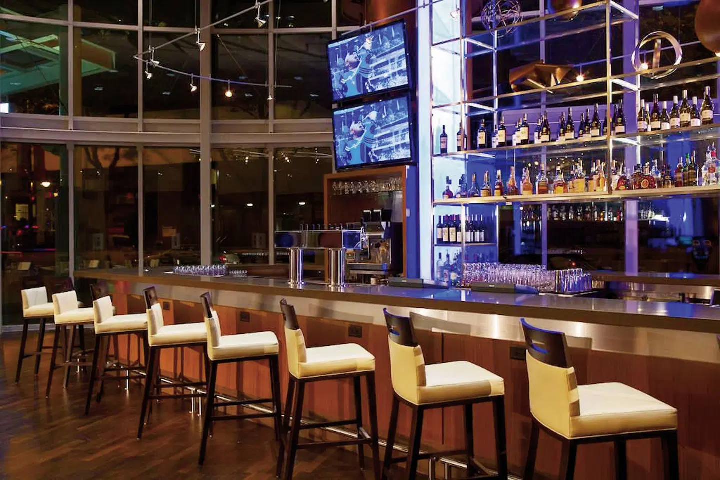 Vancouver Marriott Pinnacle Downtown Bar