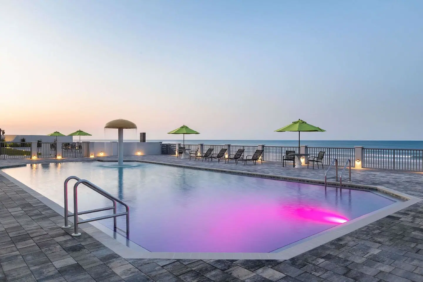 La Quinta Inn & Suites Oceanfront Daytona Beach OUTDOOR_POOL