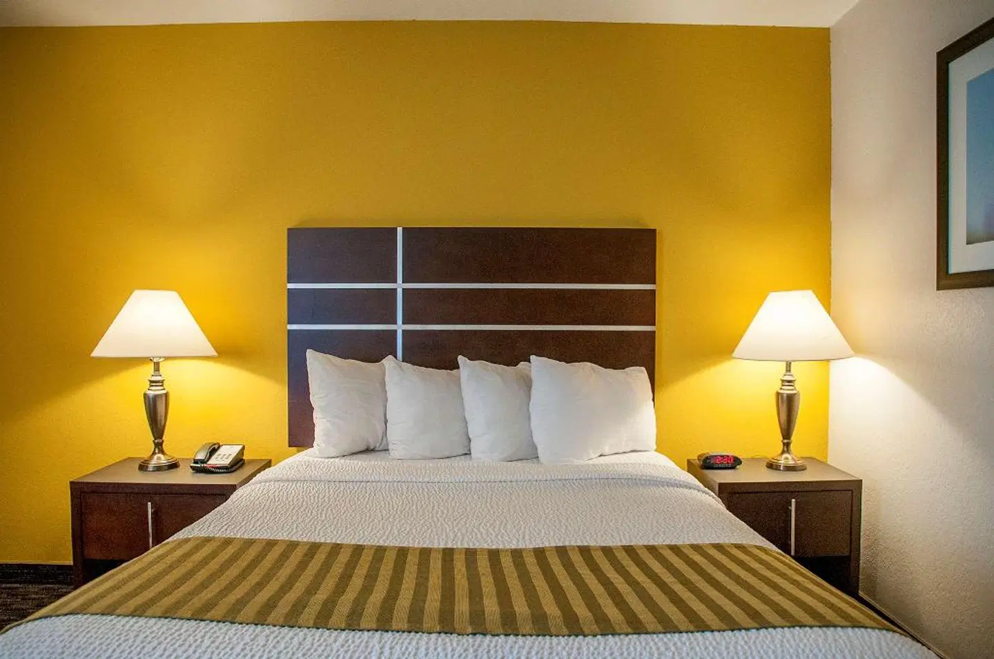 Best Western Village Inn ROOM_EXAMPLE