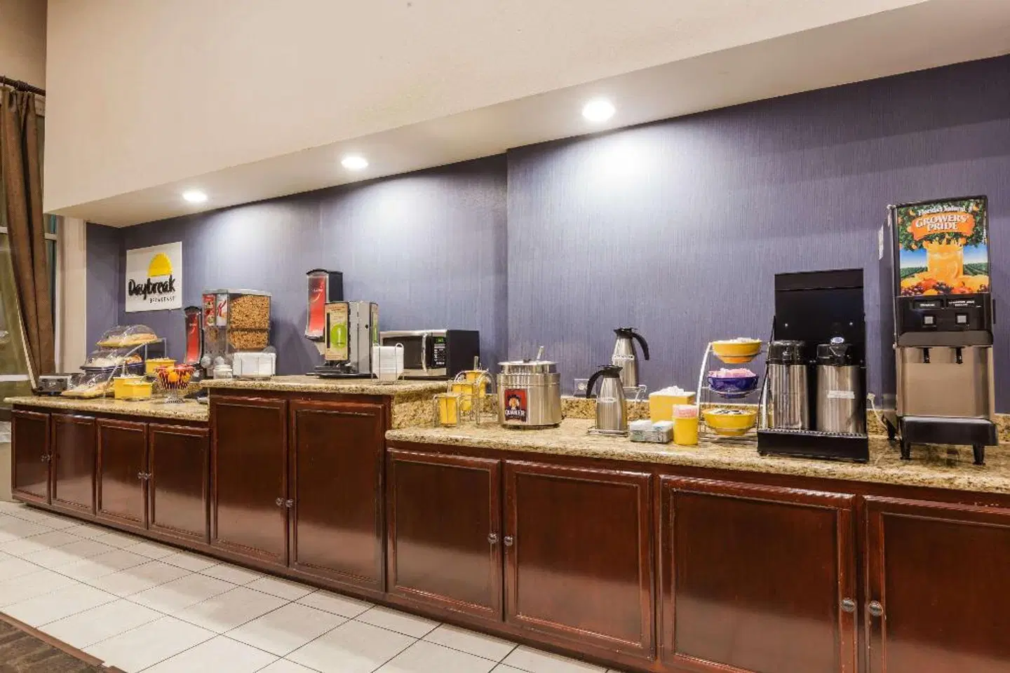 Days Inn by Wyndham Bakersfield Bar