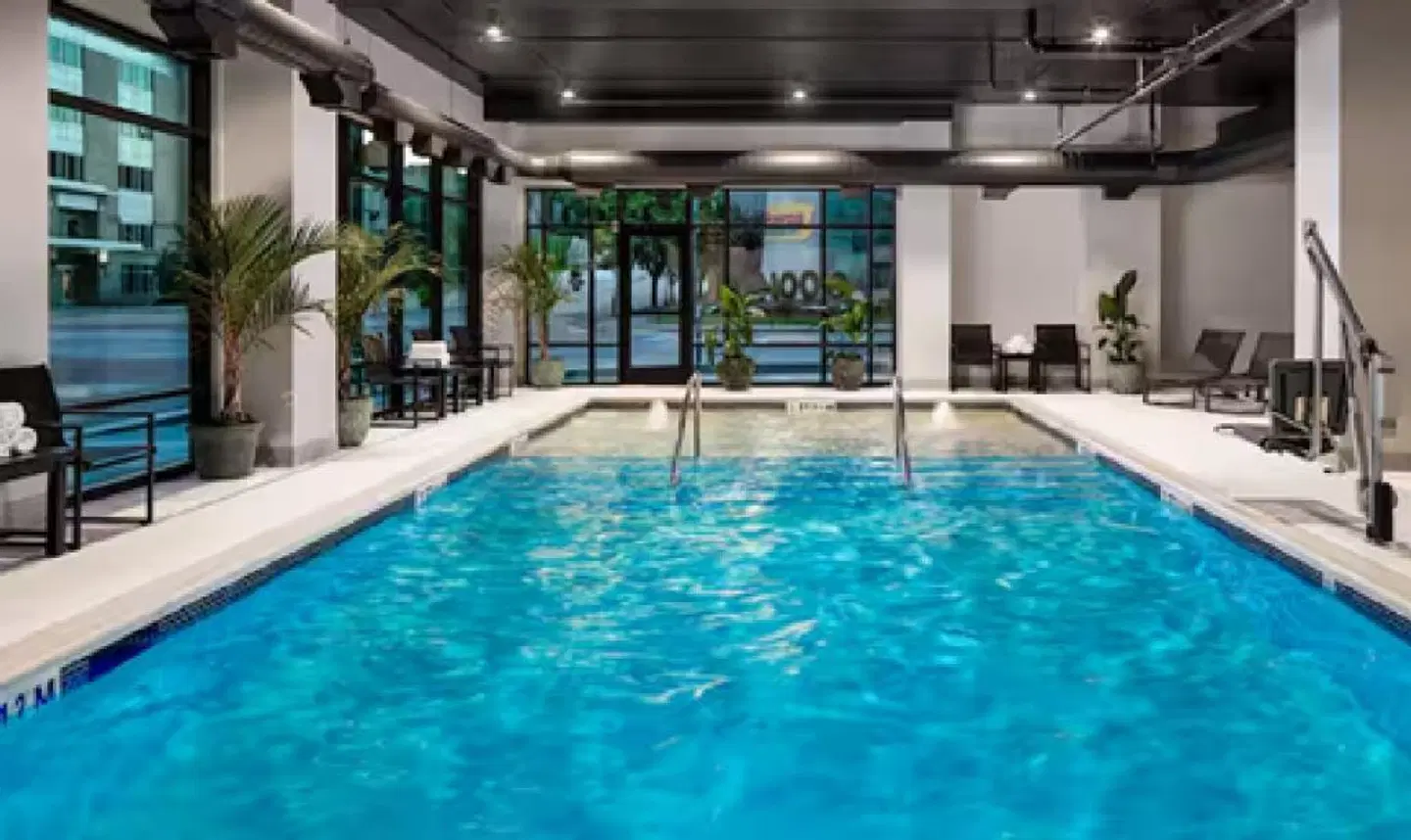 Embassy Suites By Hilton Chattanooga Downtown Hallenbad