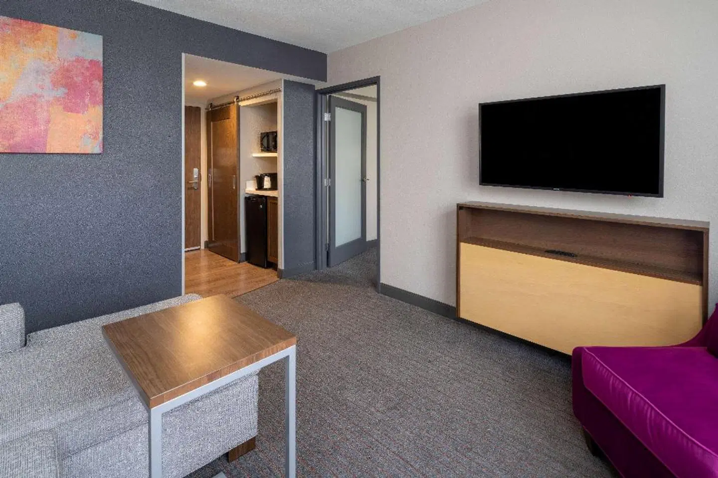 La Quinta Inn & Suites LAX ROOM_EXAMPLE