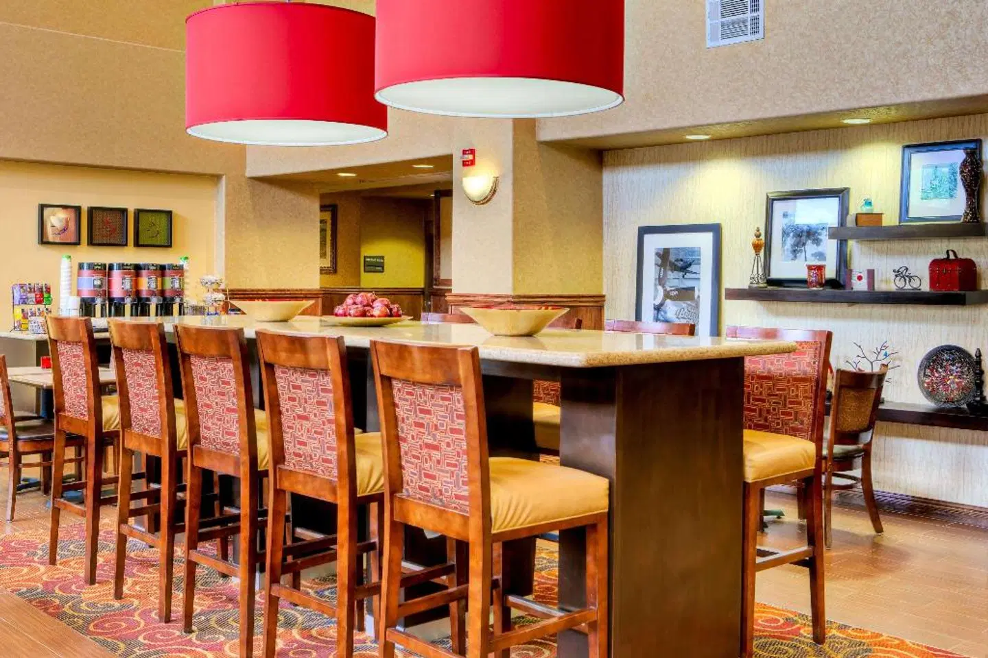 Hampton Inn & Suites Palmdale Bar