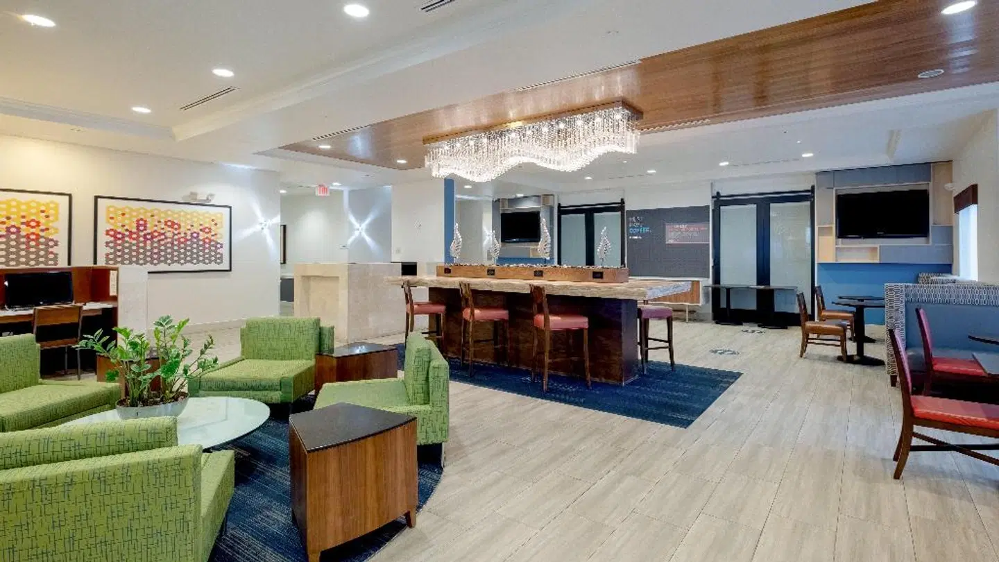 Holiday Inn Express & Suites Orlando - International Drive LOUNGE_LOBBY