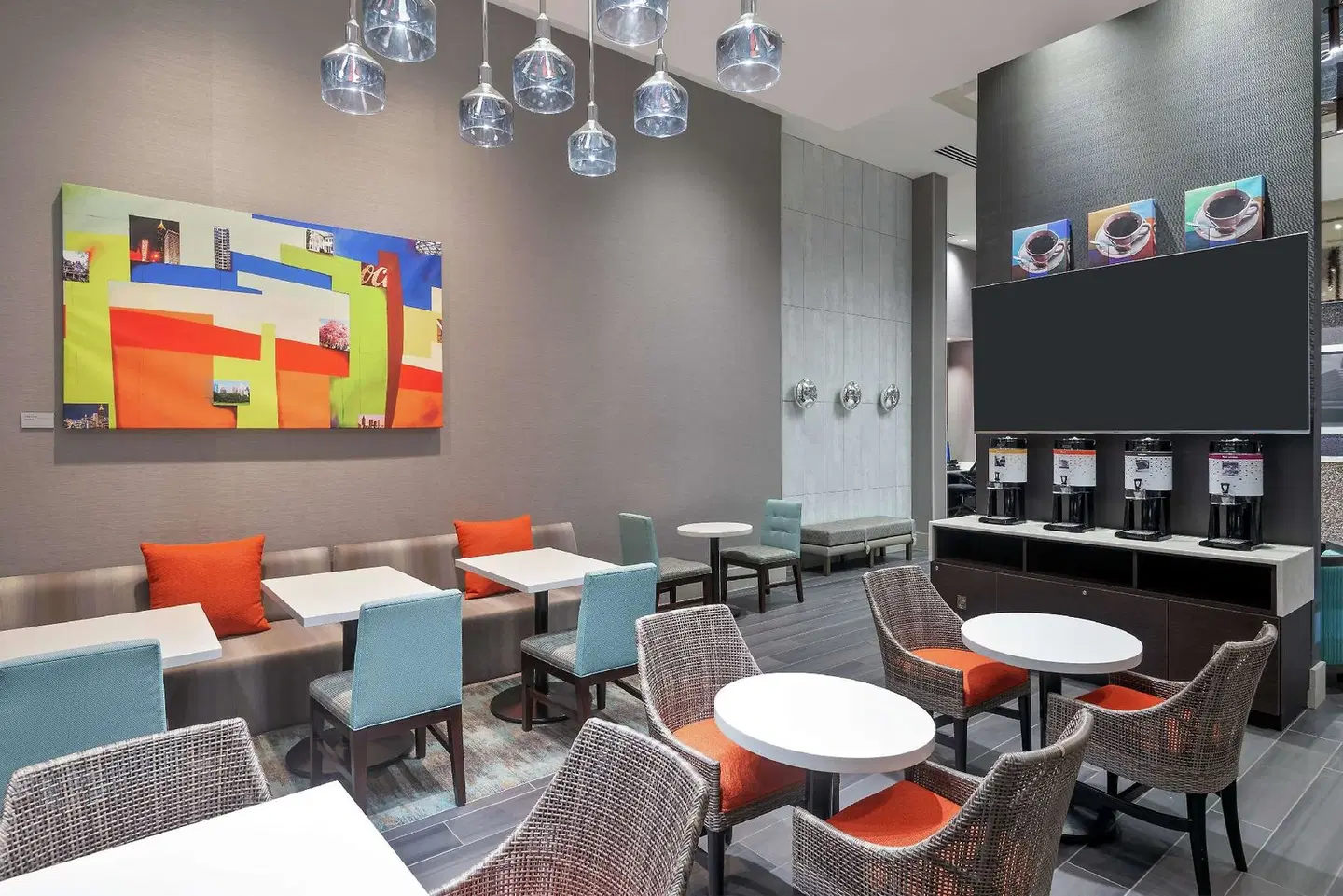 Hampton Inn & Suites Atlanta Buckhead Place Bar
