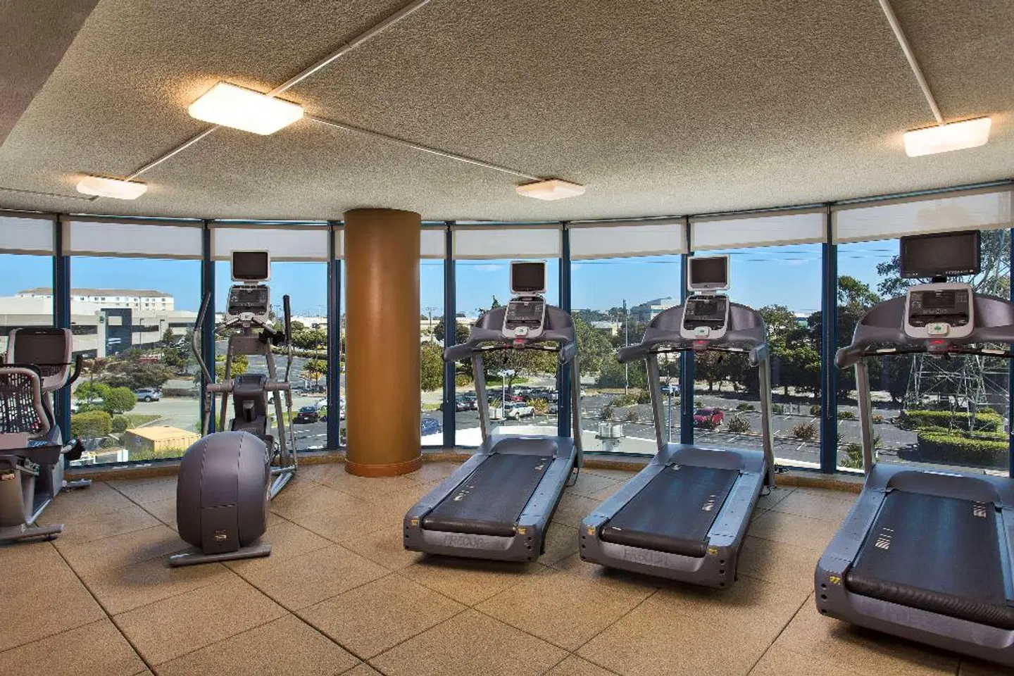 Embassy Suites by Hilton San Francisco Airport - South San Francisco SPORTS_AND_LEISURE