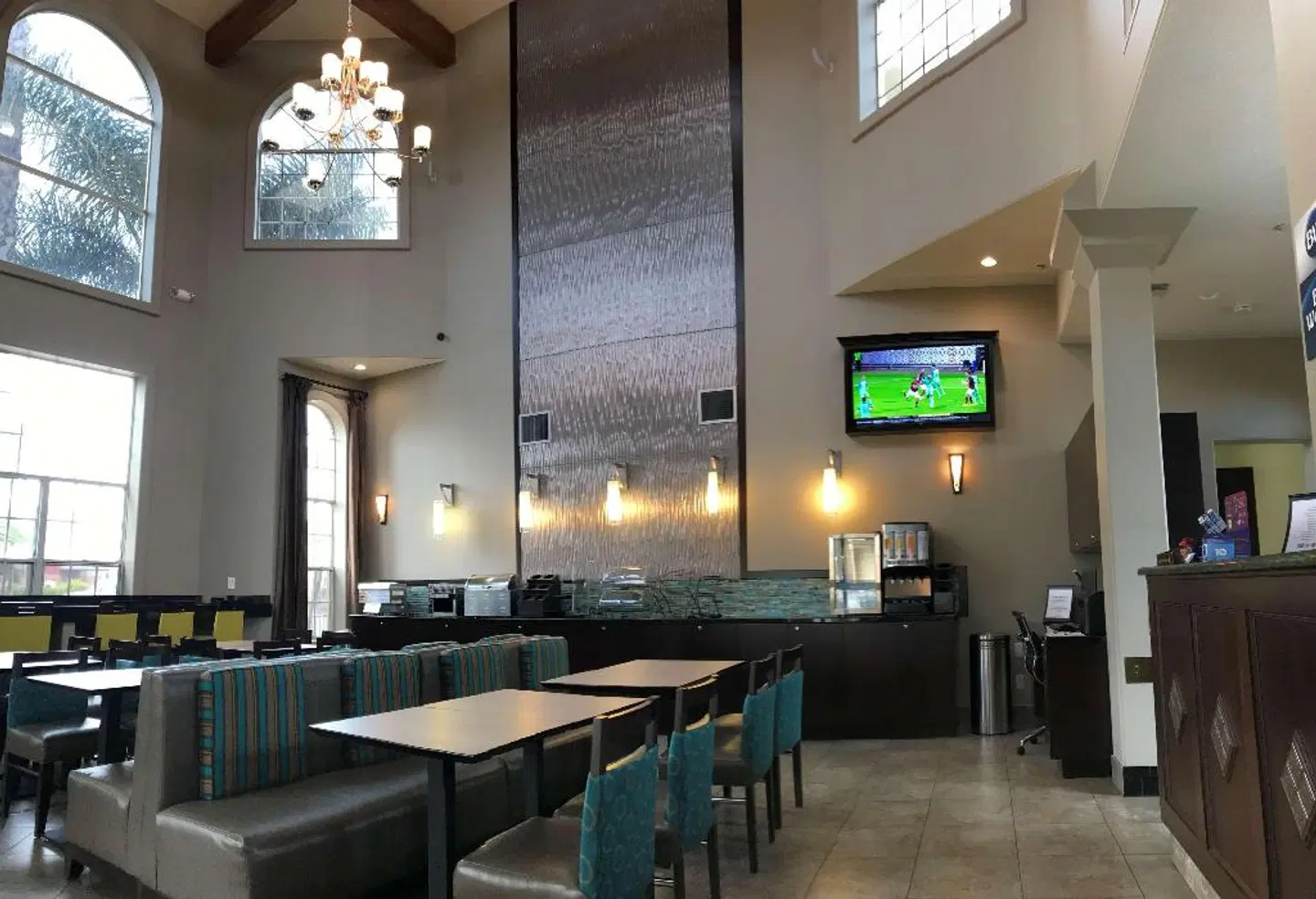 Best Western Plus Oxnard Inn Bar