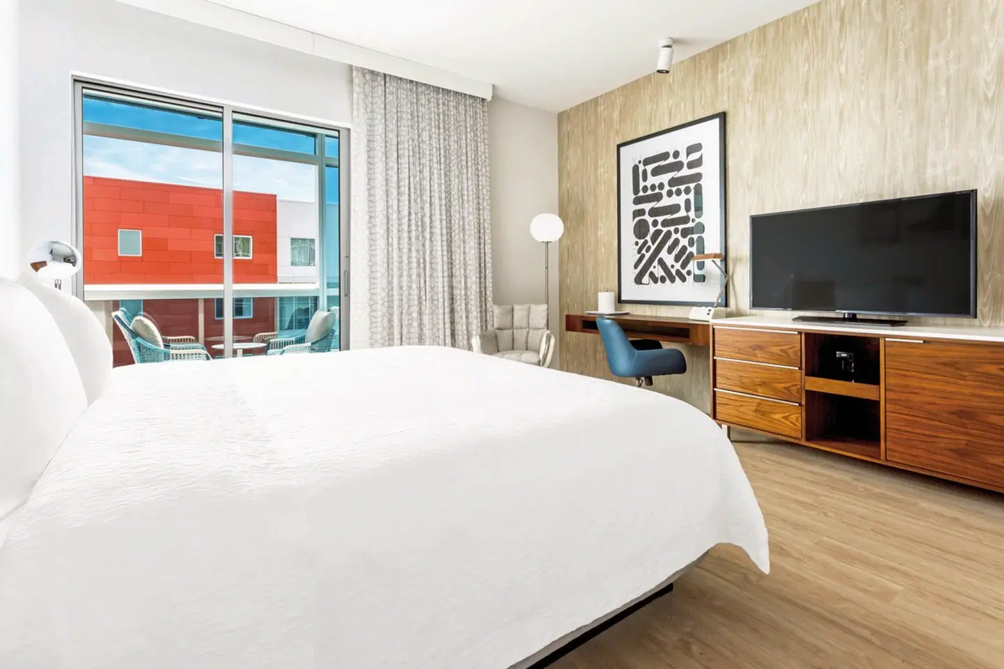 Hampton Inn & Suites Santa Monica ROOM_EXAMPLE