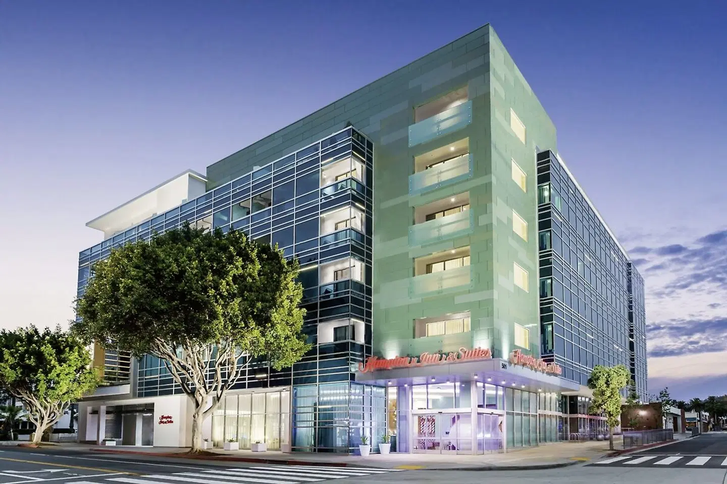 Hampton Inn & Suites Santa Monica EXTERIOR