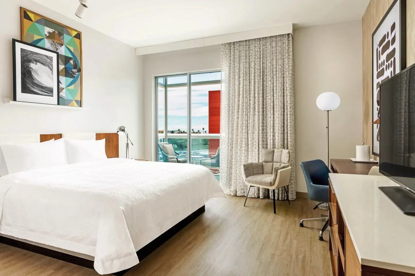 Hampton Inn & Suites Santa Monica ROOM_EXAMPLE