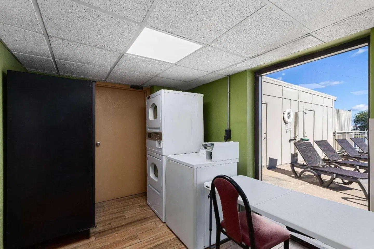 Super 8 by Wyndham Myrtle Beach/Market Common Area ROOM_EXAMPLE