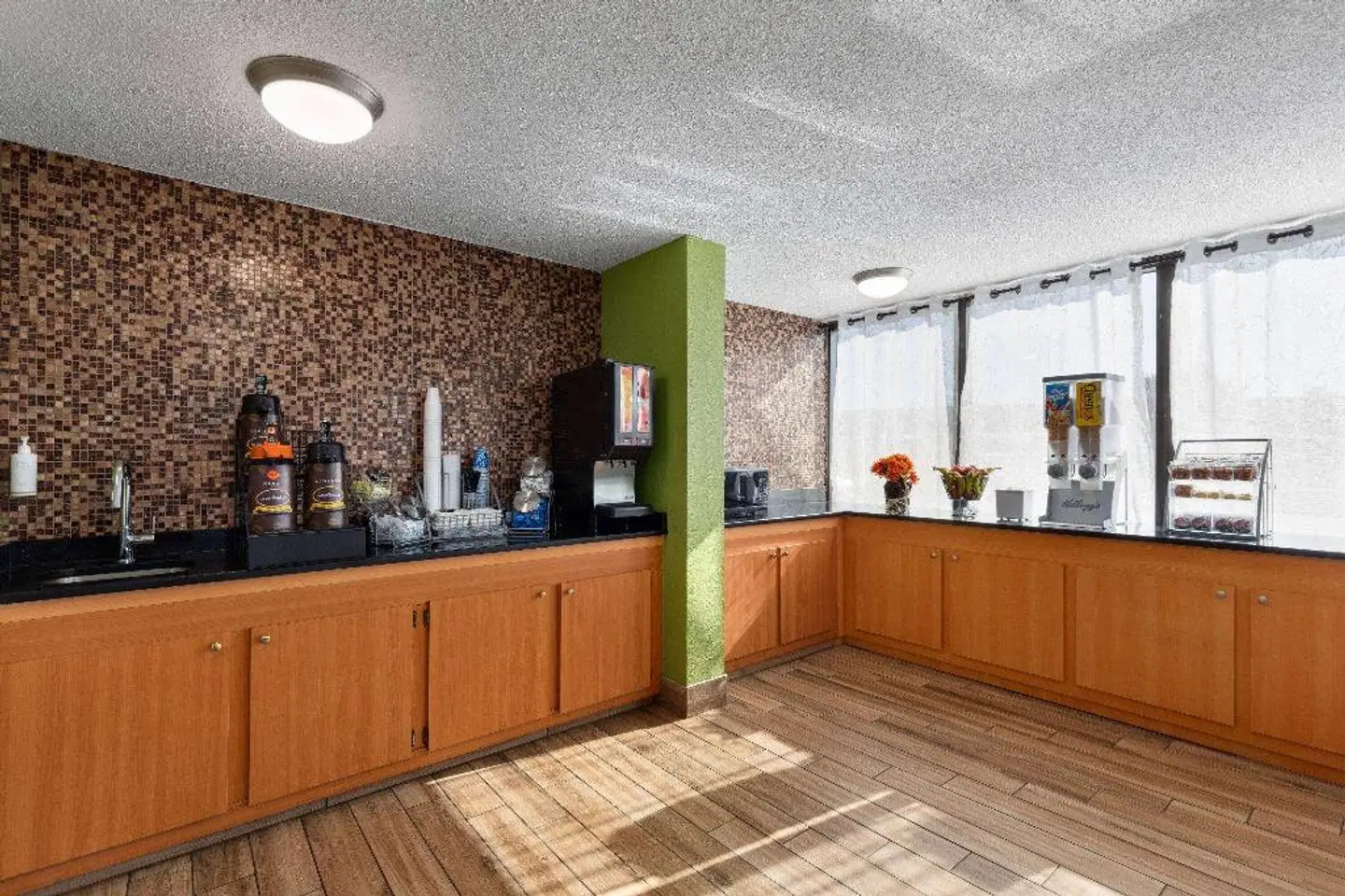 Super 8 by Wyndham Myrtle Beach/Market Common Area LOUNGE_LOBBY