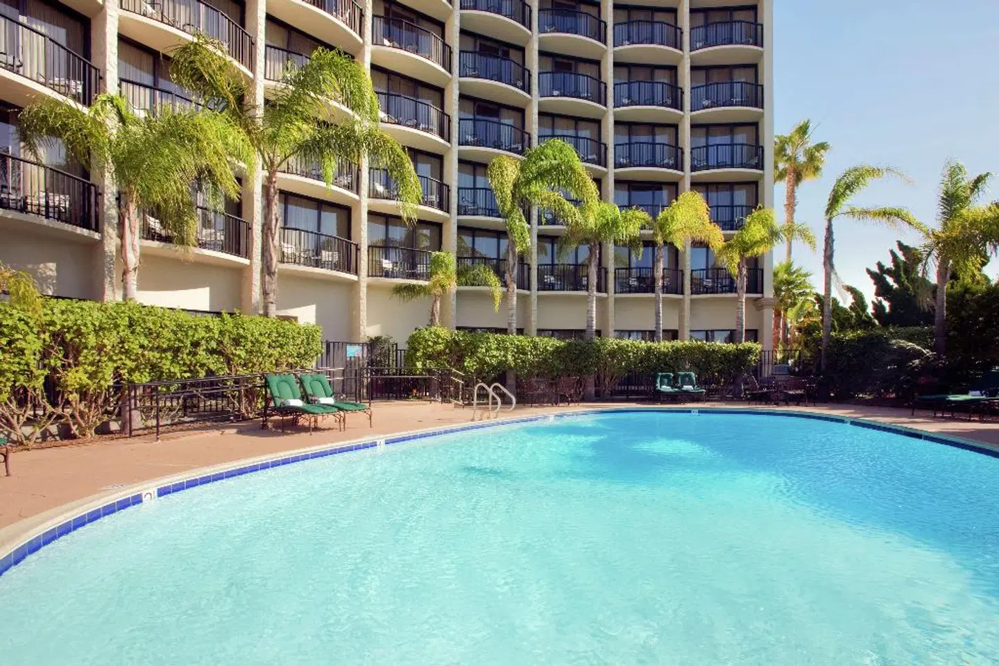 Hilton San Diego Airport/Harbor Island OUTDOOR_POOL