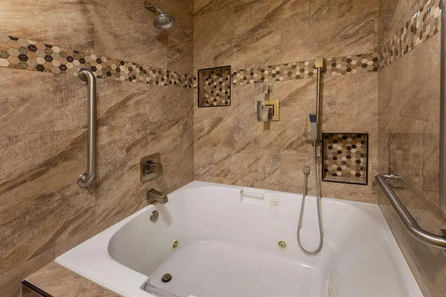 Travelodge by Wyndham Healdsburg - Sonoma Wine Country Badezimmer