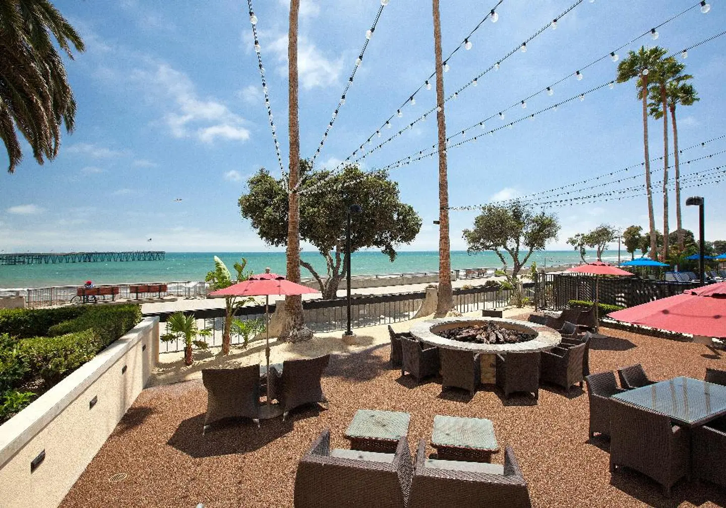 Crowne Plaza Hotel Ventura Beach Terrasse