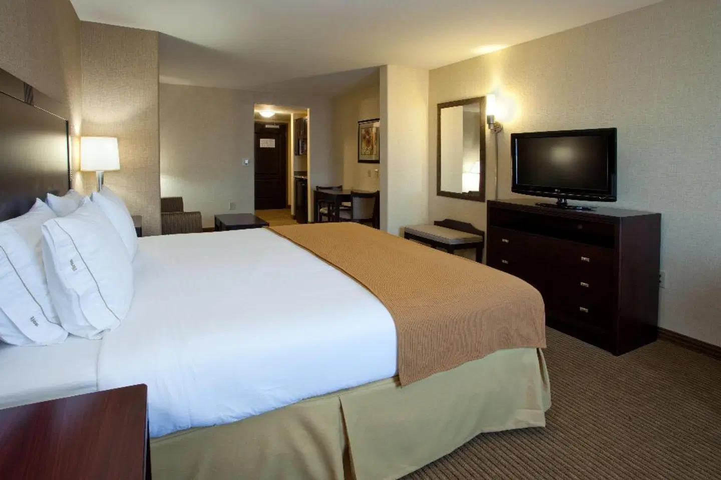 Holiday Inn Express & Suites Fresno South ROOM_EXAMPLE