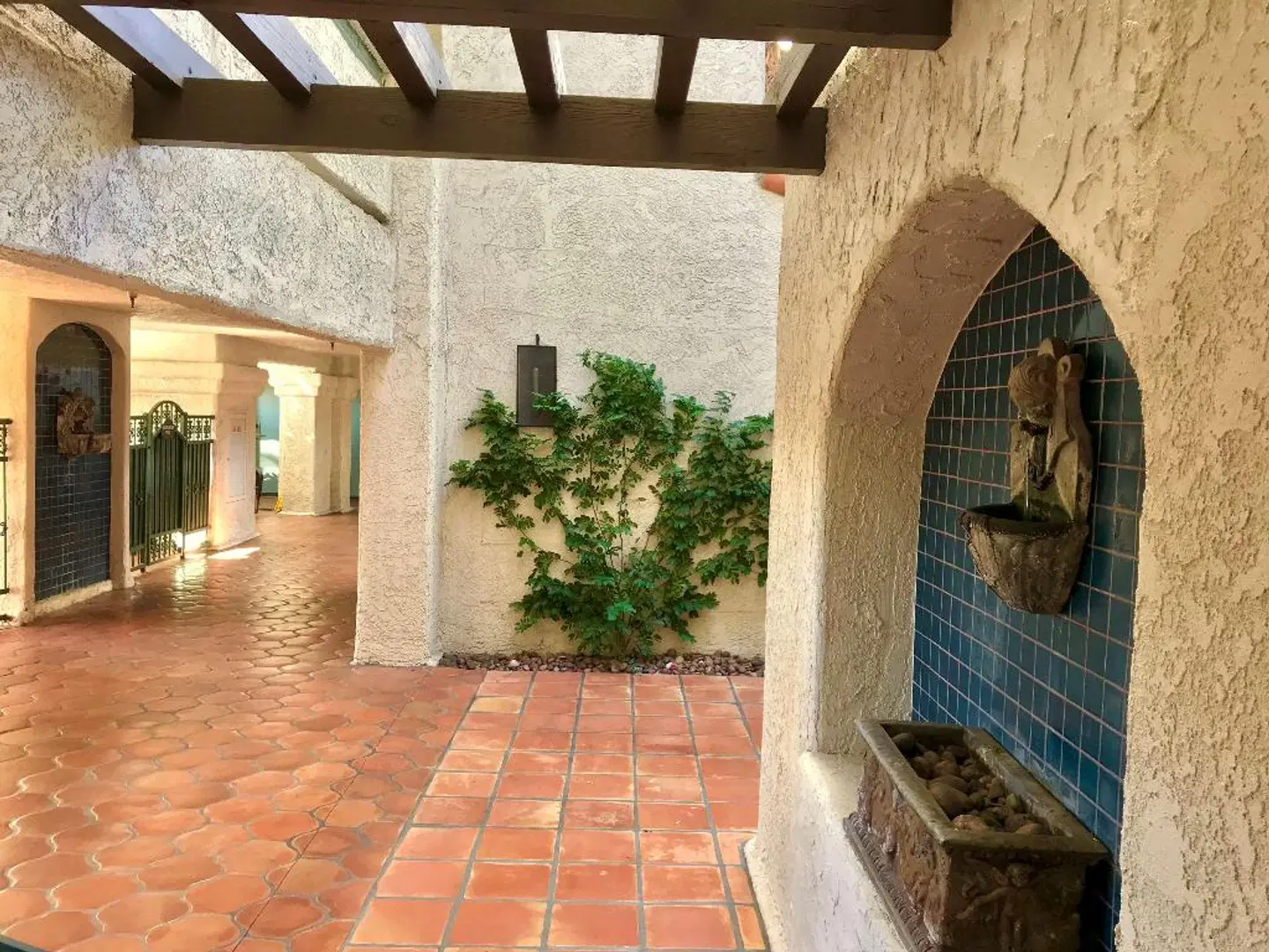 BEST WESTERN PLUS Las Brisas Hotel EXTERIOR