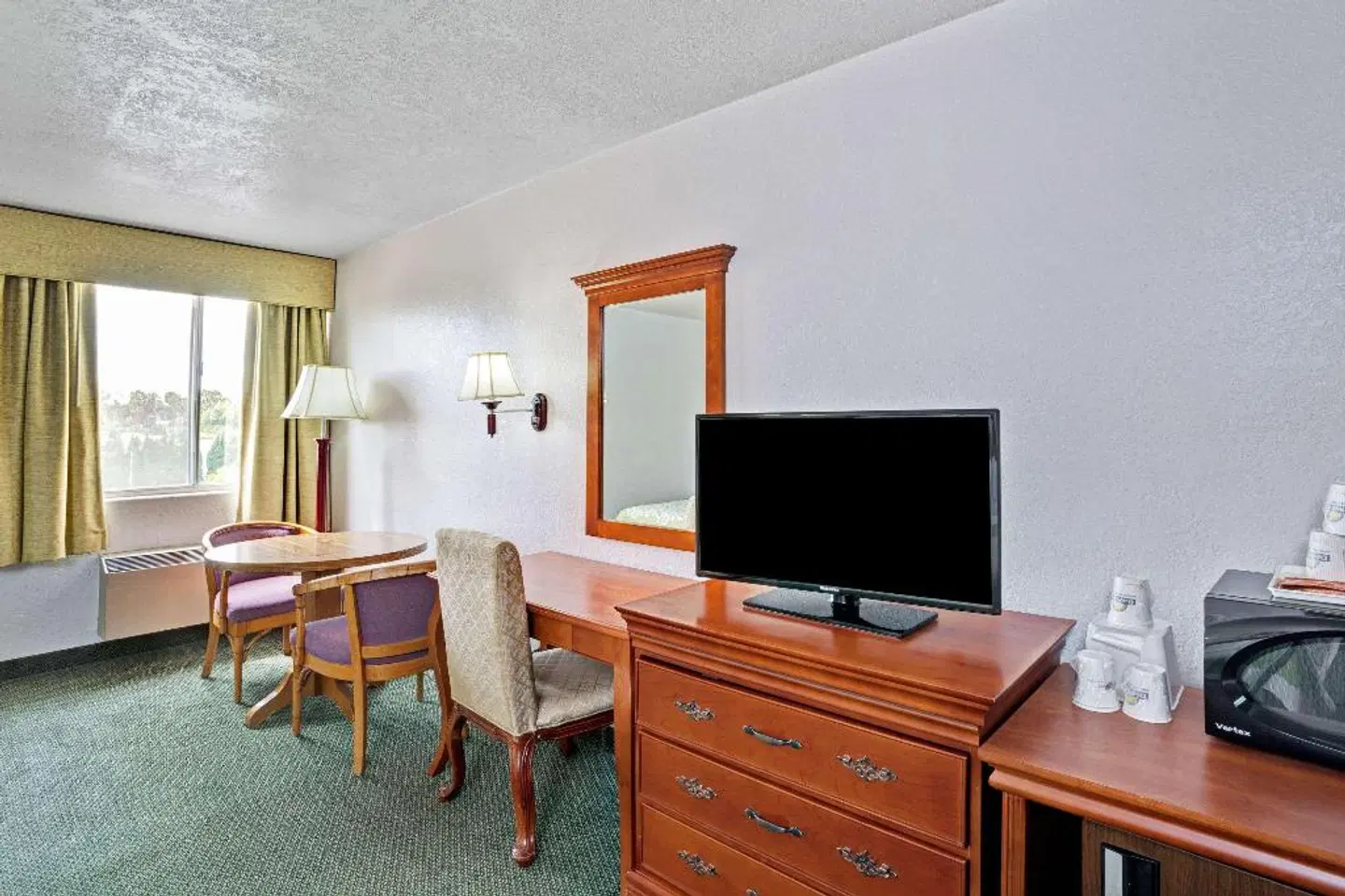 Days Inn & Suites by Wyndham Fullerton ROOM_EXAMPLE