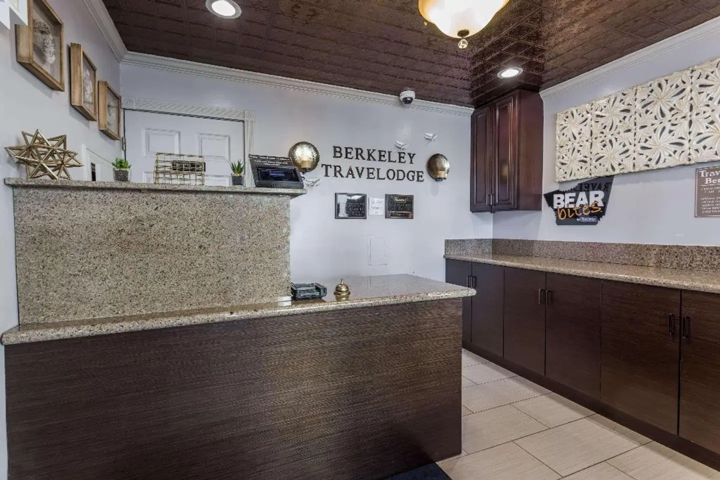 Travelodge by Wyndham Berkeley LOUNGE_LOBBY