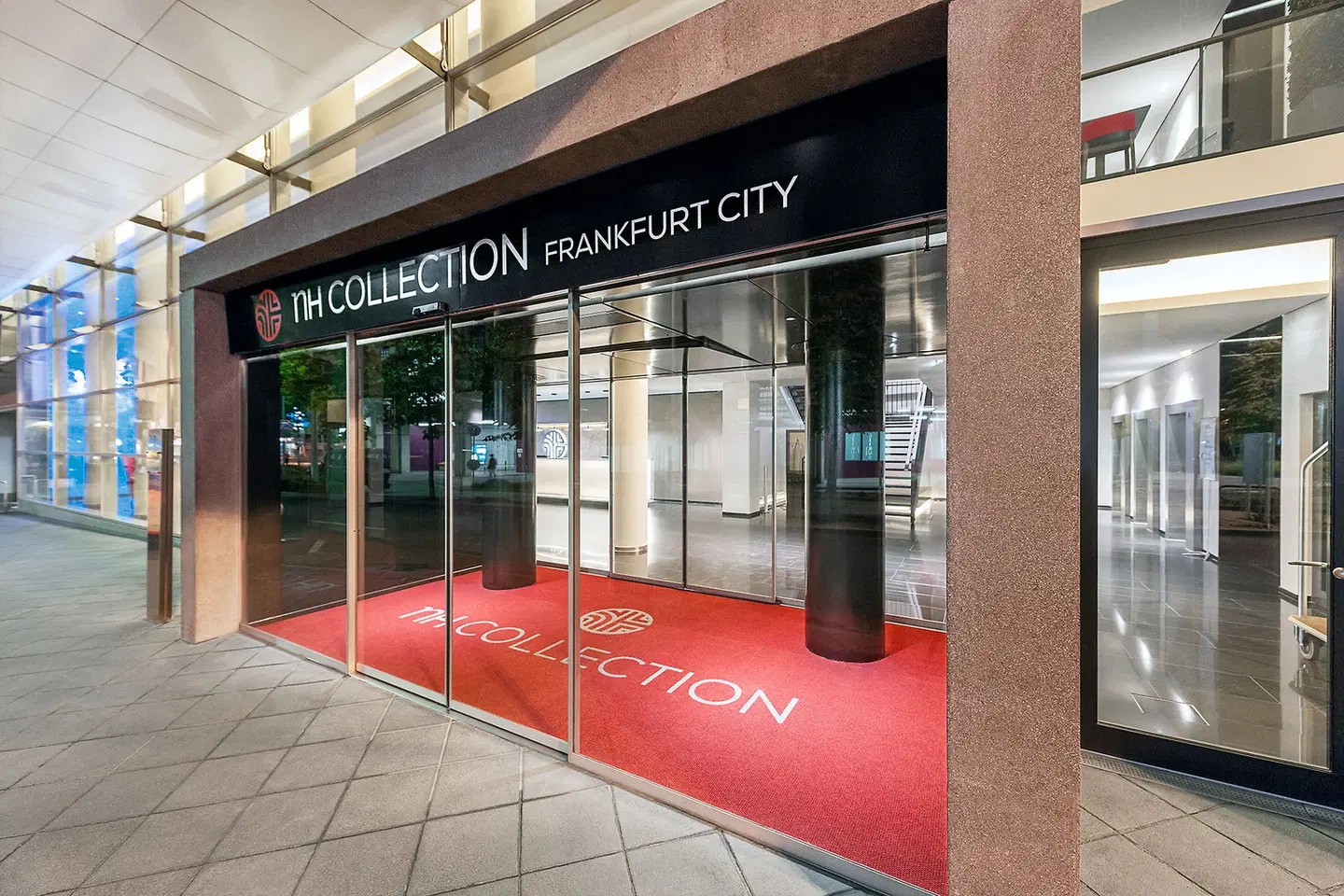 Avani Frankfurt City Hotel EXTERIOR