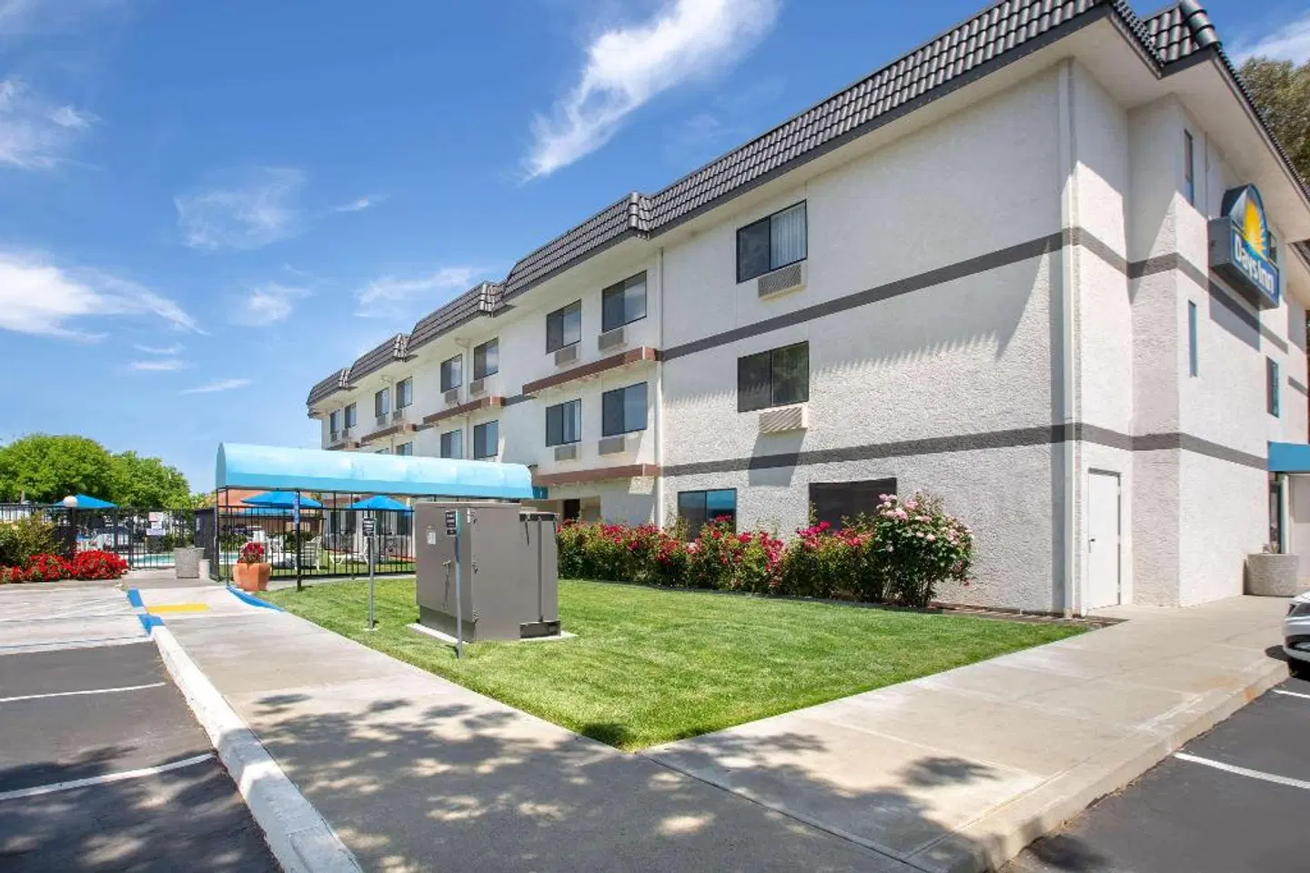 Days Inn by Wyndham Woodland EXTERIOR