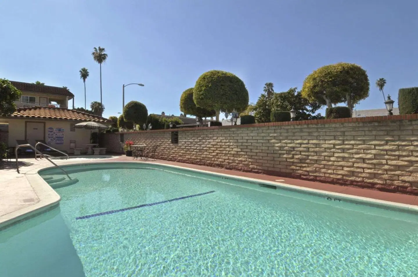 Ramada by Wyndham Pasadena OUTDOOR_POOL
