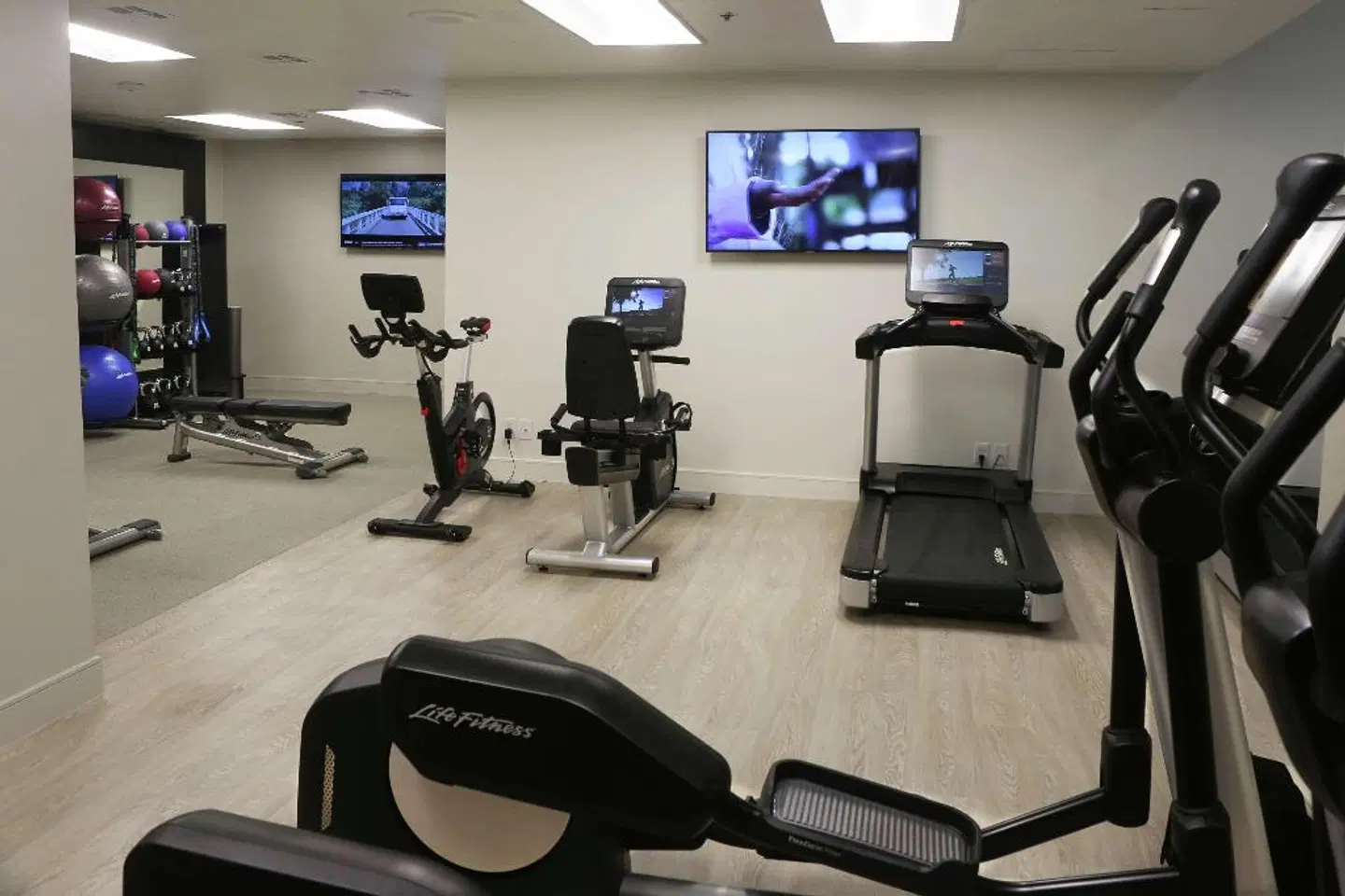 Embassy Suites by Hilton Los Angeles International Airport South SPORTS_AND_LEISURE