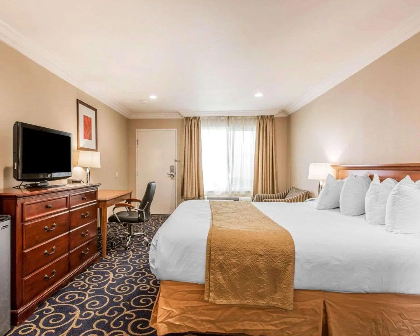 Quality Inn Near Long Beach Airport ROOM_EXAMPLE