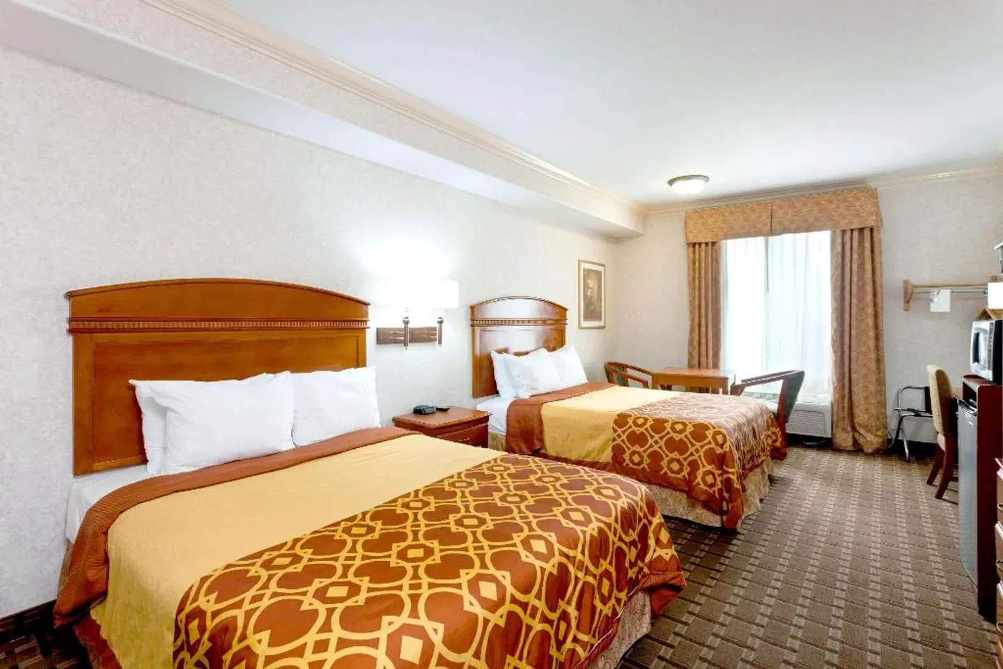 Howard Johnson by Wyndham Pico Rivera Hotel & Suites ROOM_EXAMPLE